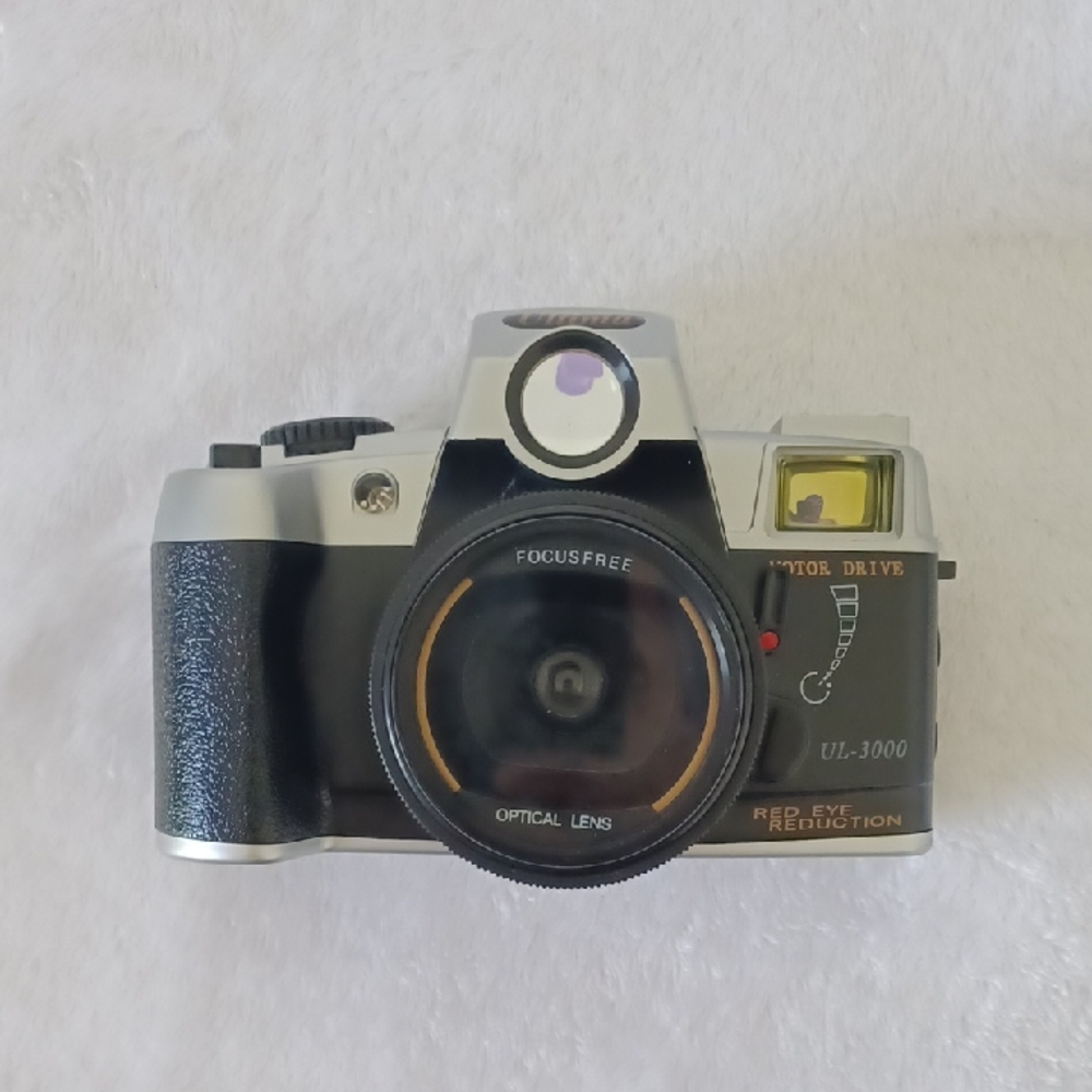 Ultima UL-3000 Black and Silver Camera